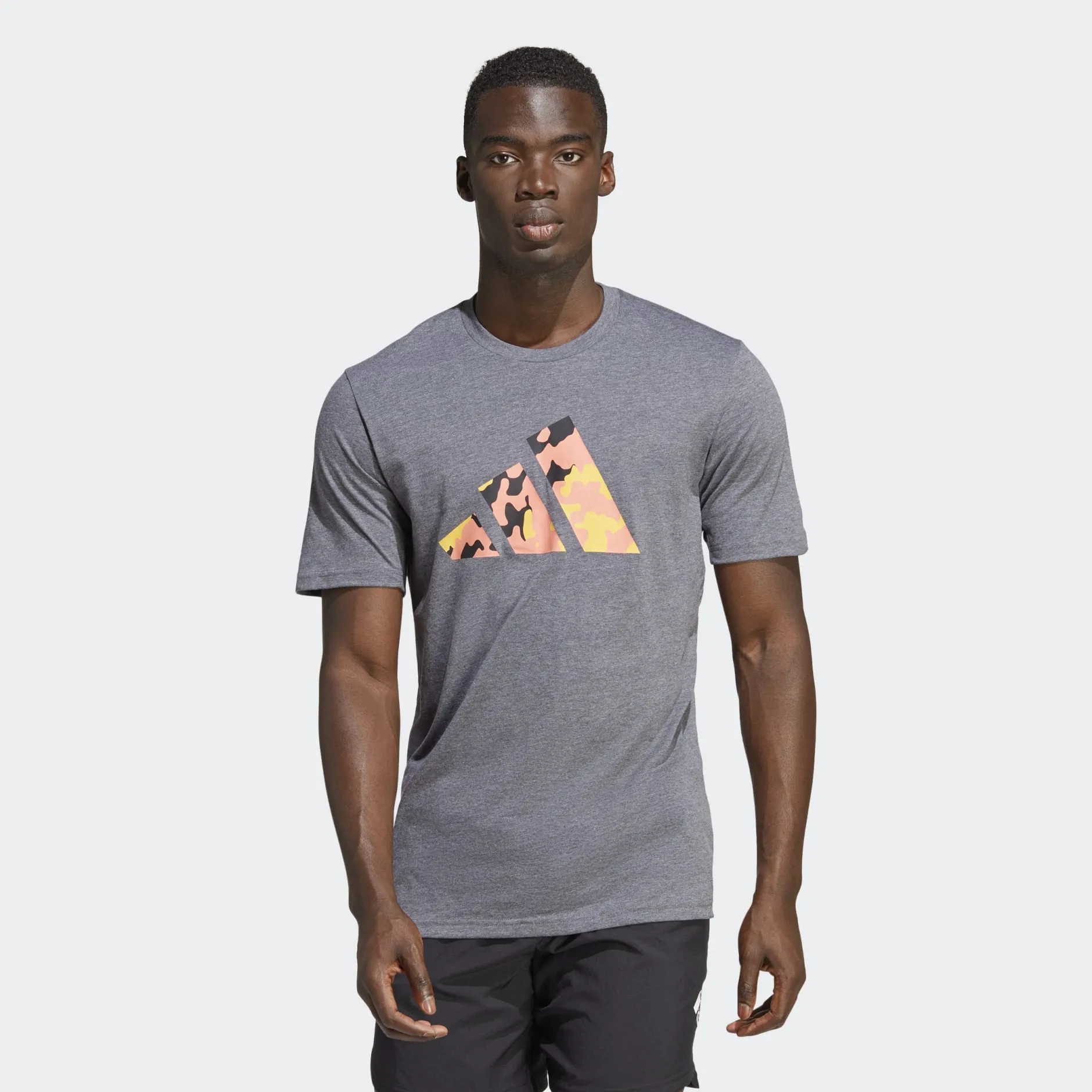 ADIDAS TRAIN ESSENTIALS SEASONAL LOGO TRAINING T-SHIRT - IB8260