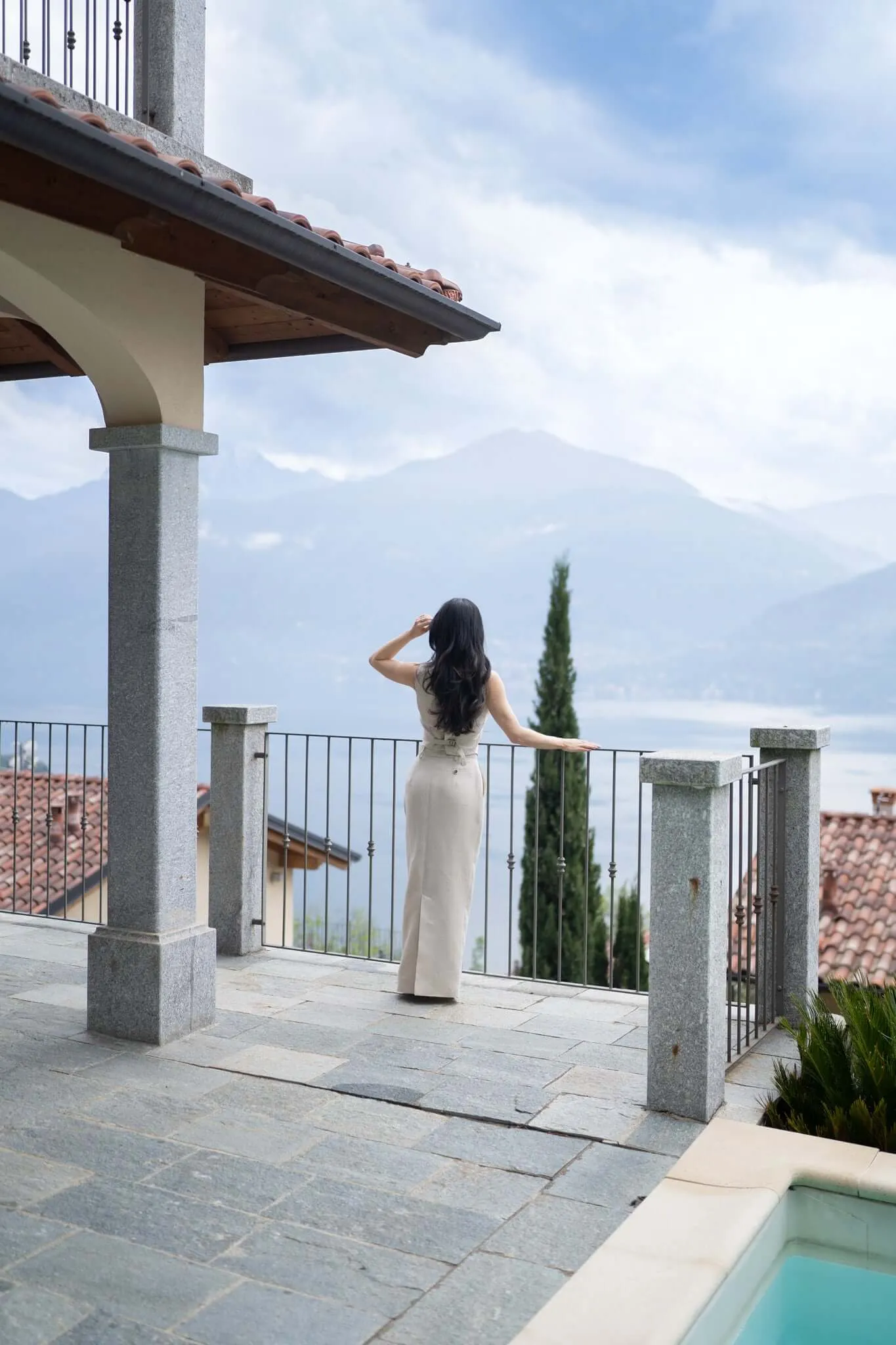 Linen & Wool Blend Tailored Skirt in Natural Herringbone