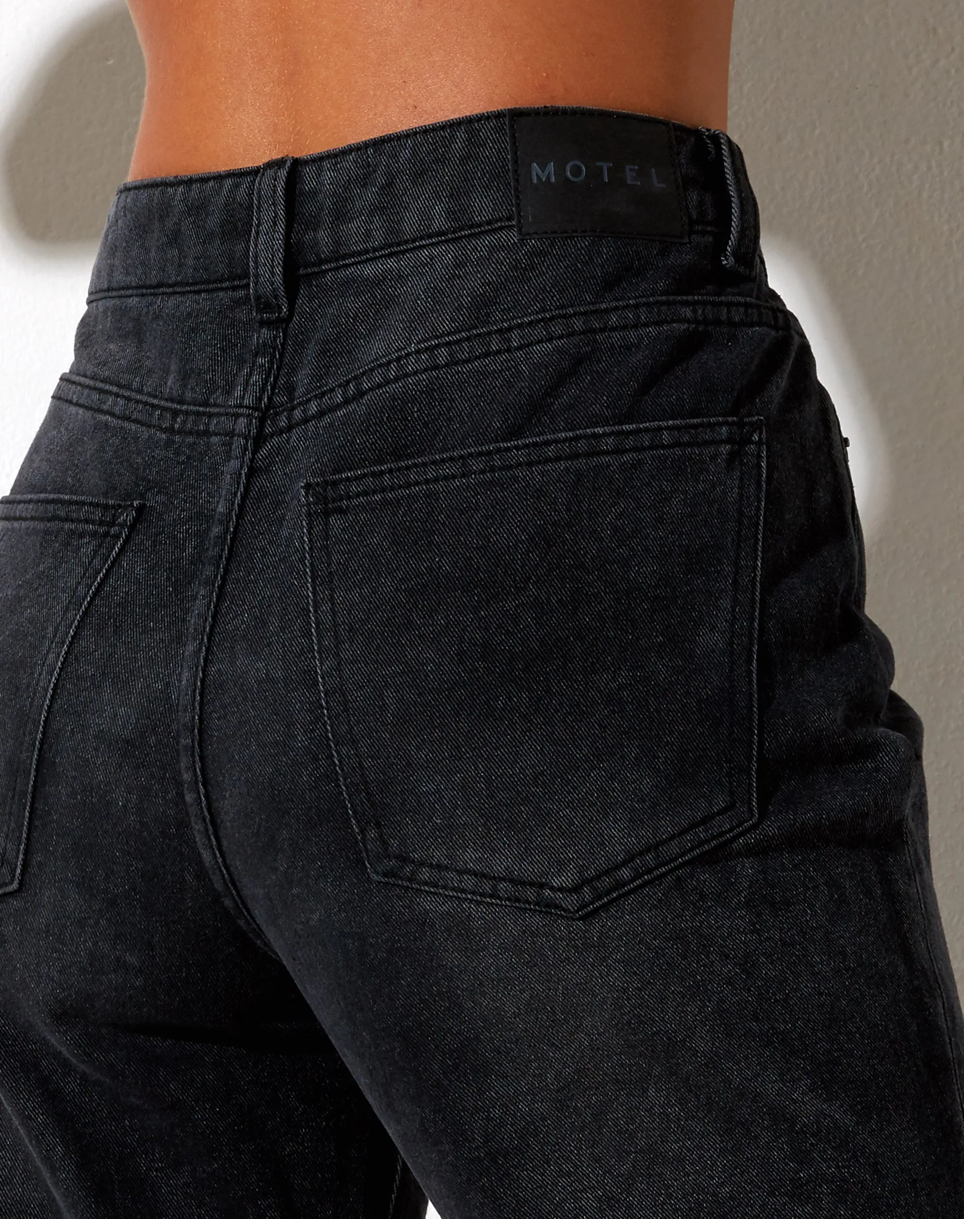 Relaxed Bootleg Jeans in Black Grunge