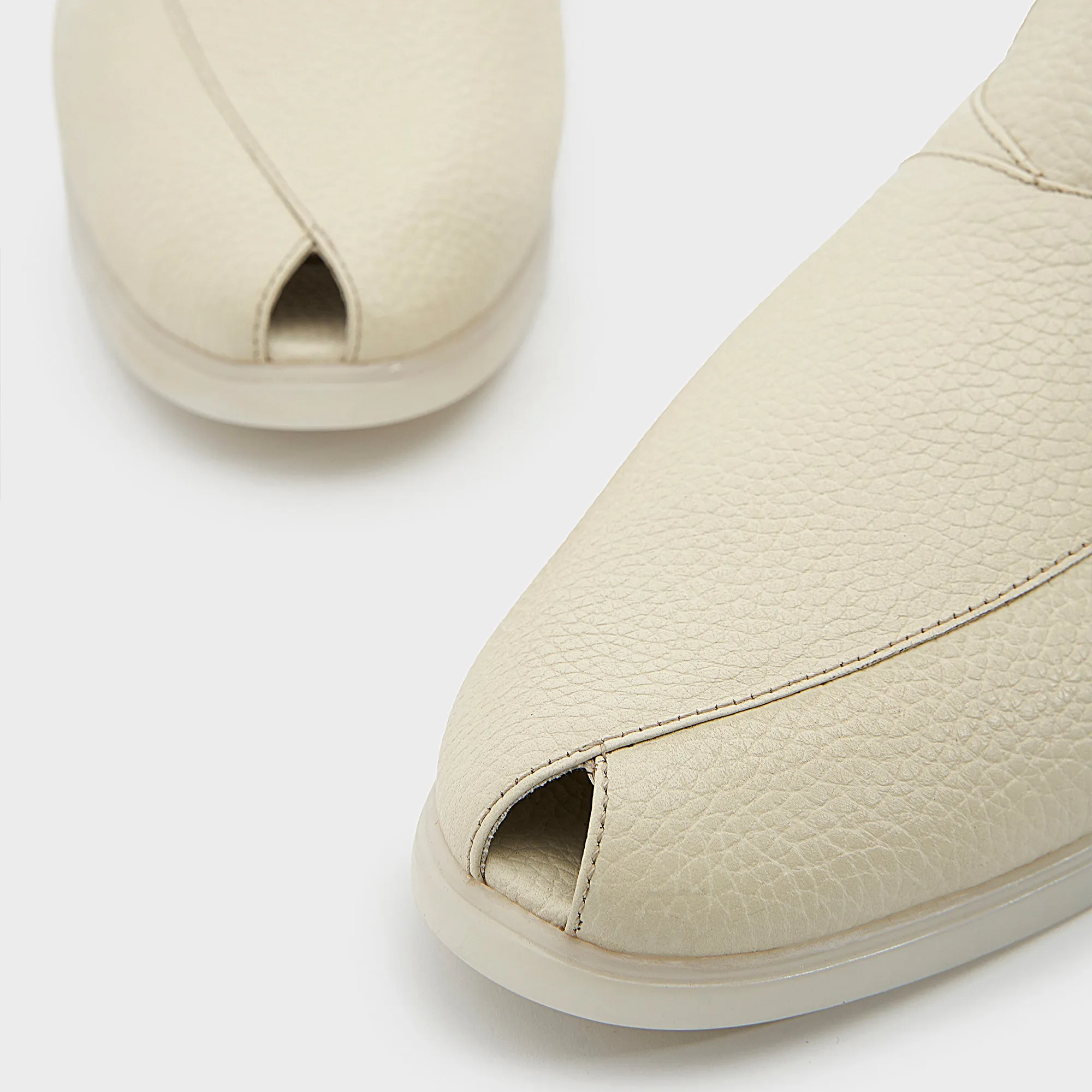 Summer Peshauri | Pearl White Leather